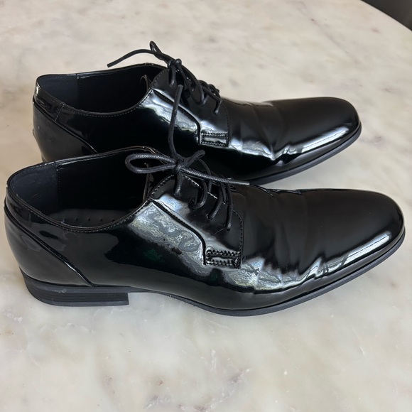 Unlisted by Kenneth Cole Men\'s 
H-EEL THE WORLD Black Patent Leather Dress Shoes main image 12